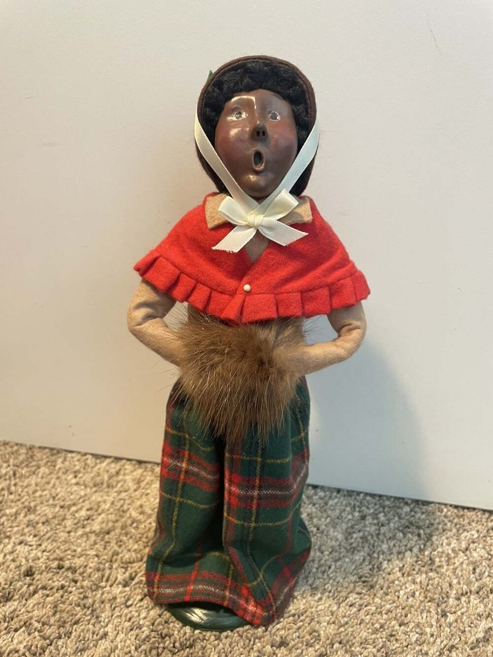 Vtg Byers' Choice Ltd. The Carolers 1991 Lady with Muff Figurine Christmas